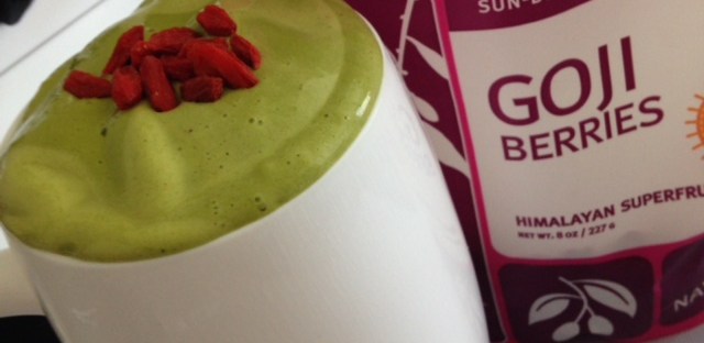 Mango Goji Green Protein Smoothie | Healthy, Fit & Barefoot!Mango Goji Green Protein Smoothie | Healthy, Fit & Barefoot!